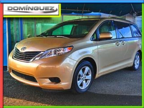 TOYOTA SIENNA LE 2013