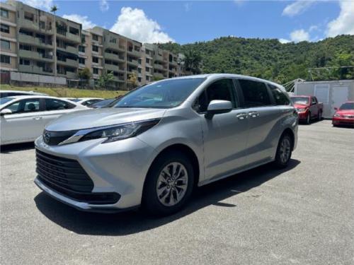 TOYOTA SIENNA LE HYBRID 2023