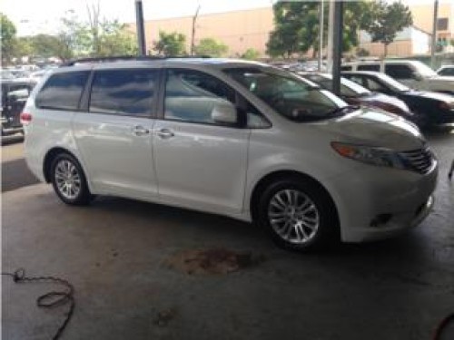 TOYOTA SIENNA LIMITED 2011