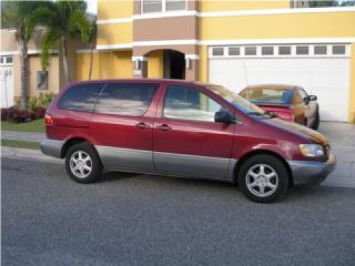 TOYOTA SIENNA UNICO DUE?O