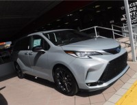 TOYOTA SIENNA XSE HYBRID 2024 EQUIPADA