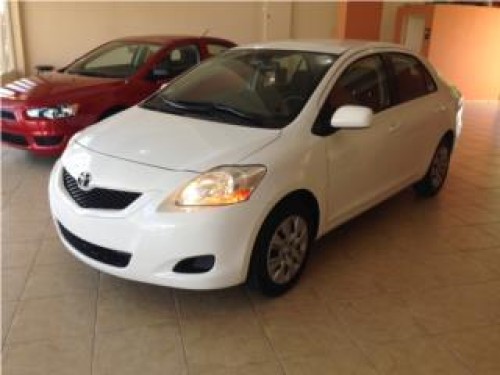 TOYOTA YARIS 2012 AUT. BLANCO 4PTS