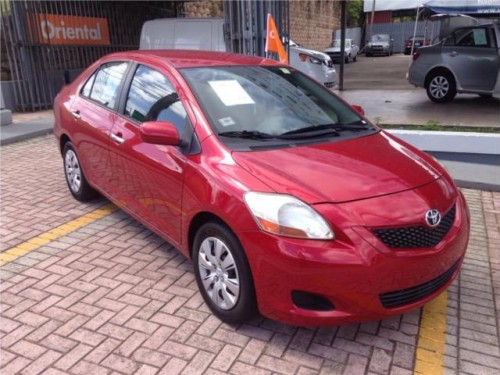 TOYOTA YARIS AUTOMATICO BLANCO 2012 LINDO