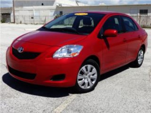 TOYOTA YARIS SEDAN 2012,POCO MILLAGE.