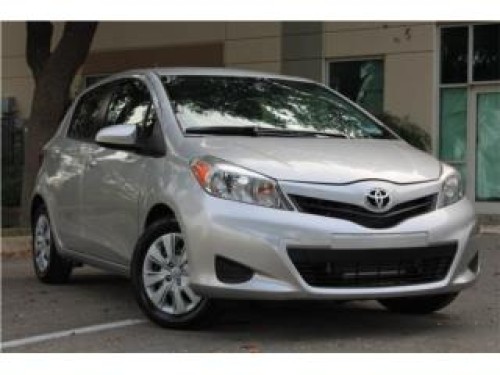 TOYOTA YARIS SPORT 2012 COMO NUEVA