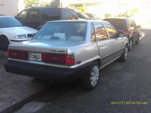 Toyota Camry 1986 Gris