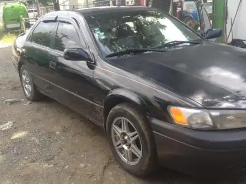 Toyota Camry 1998 negro 