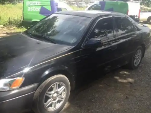 Toyota Camry 1998 negro 