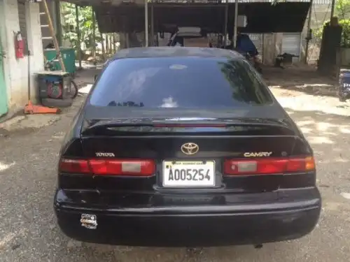 Toyota Camry 1998 negro 