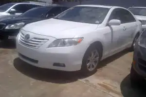 Toyota Camry 2007 Blanco XLE Ful Ful llave inteligente 