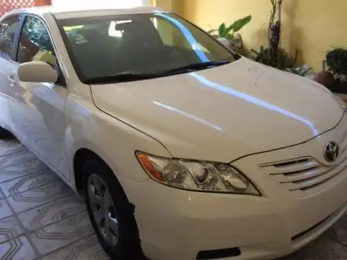 Toyota Camry 2007 Blanco, buenas condiciones 
