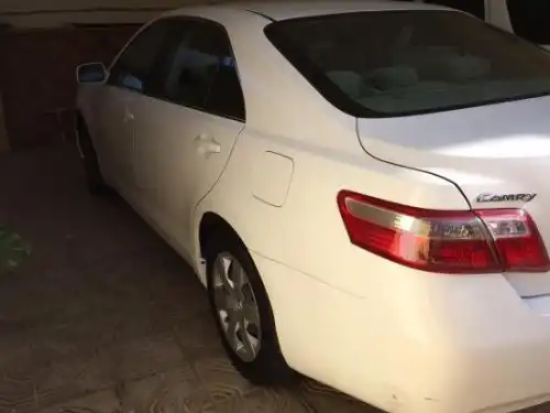 Toyota Camry 2007 Blanco, buenas condiciones 