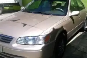 Toyota Camry le 2001 dorado multilocknitido 