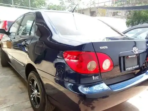 Toyota Corolla LE 2005