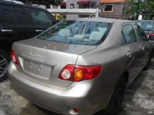 Toyota Corolla LE 2009