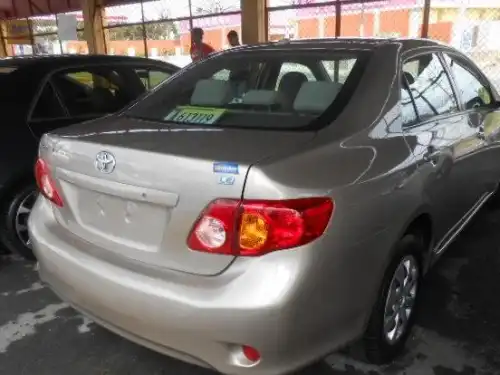 Toyota Corolla LE 2009