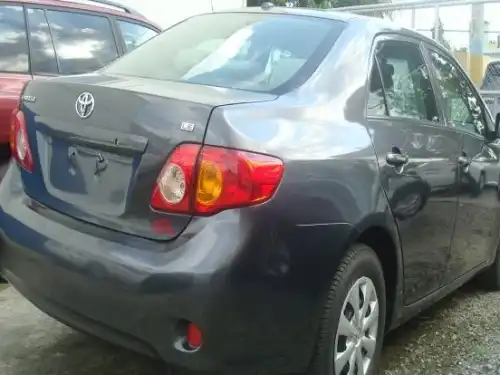 Toyota Corolla LE 2009