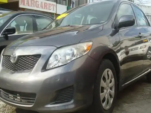 Toyota Corolla LE 2009