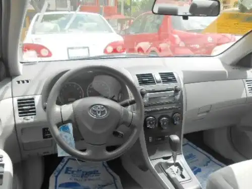 Toyota Corolla LE 2009