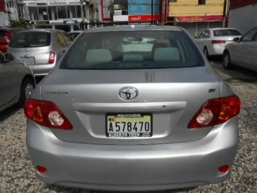 Toyota Corolla LE 2009