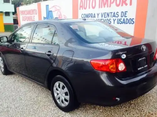 Toyota Corolla LE 2009