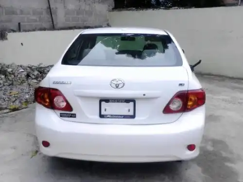 Toyota Corolla LE 2009