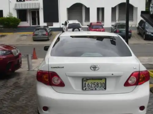 Toyota Corolla LE 2009
