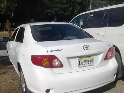Toyota Corolla LE 2009