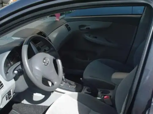 Toyota Corolla LE 2009