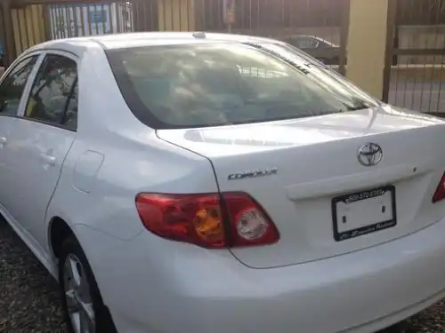 Toyota Corolla LE 2009