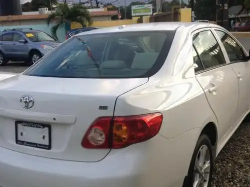Toyota Corolla LE 2009
