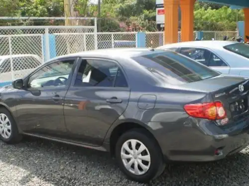 Toyota Corolla LE 2009