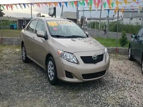 Toyota Corolla LE 2010