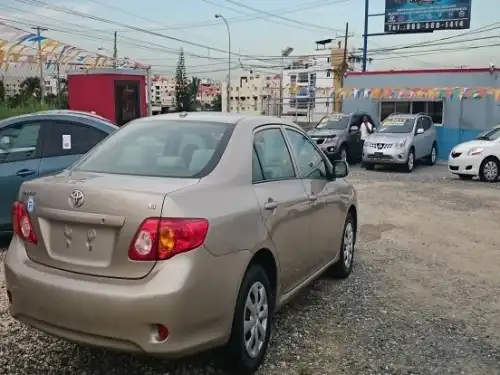 Toyota Corolla LE 2010