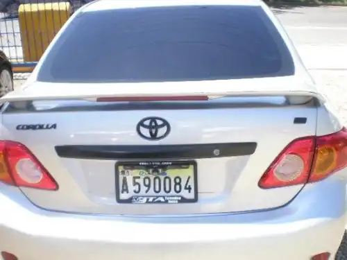 Toyota Corolla LE 2010