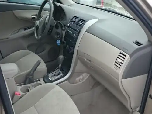 Toyota Corolla LE 2010