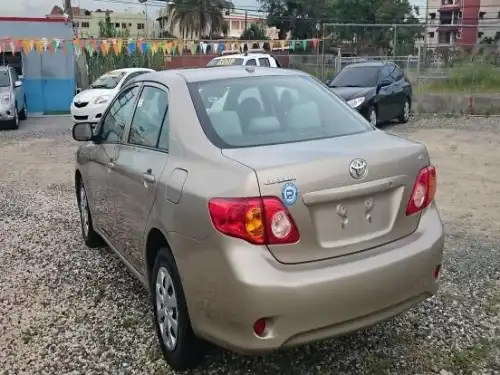 Toyota Corolla LE 2010
