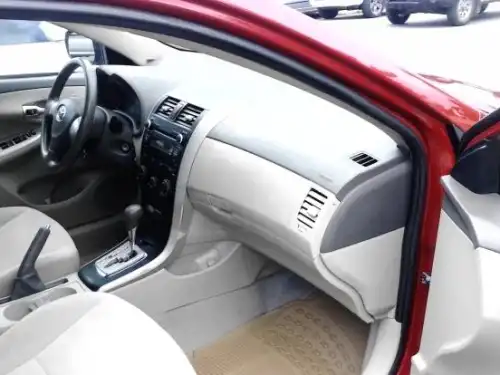 Toyota Corolla LE 2010