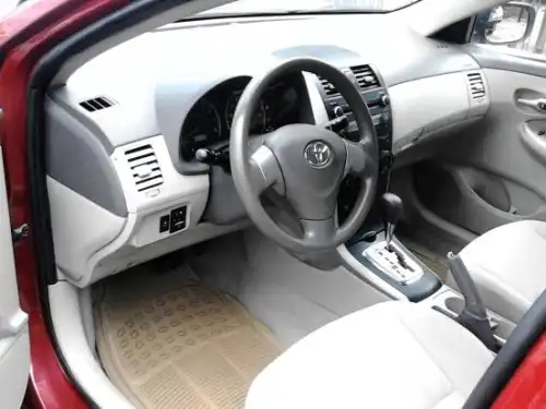 Toyota Corolla LE 2010