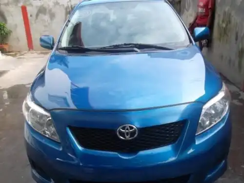Toyota Corolla LE 2010