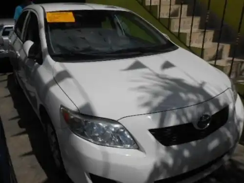 Toyota Corolla LE 2010