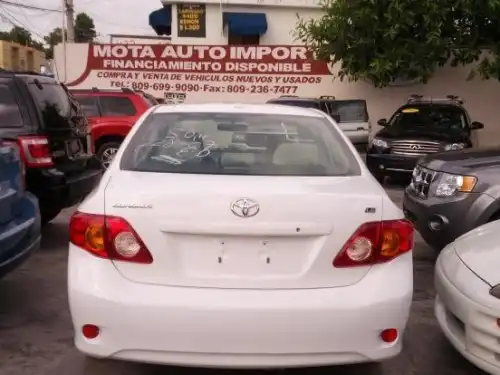Toyota Corolla LE 2010
