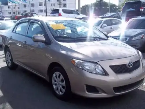 Toyota Corolla LE 2010