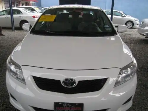 Toyota Corolla LE 2010