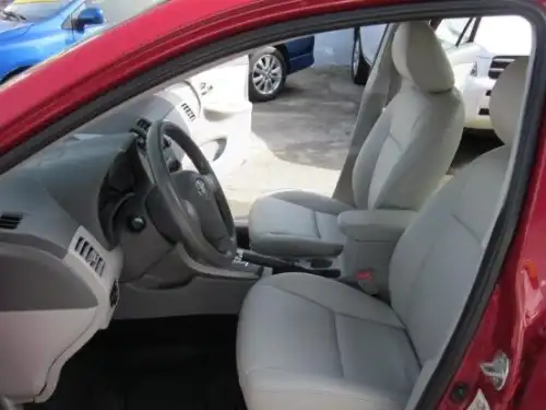 Toyota Corolla LE 2010