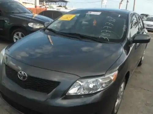 Toyota Corolla LE 2010