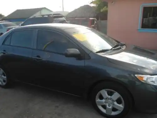 Toyota Corolla LE 2010