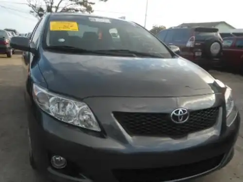 Toyota Corolla LE 2010