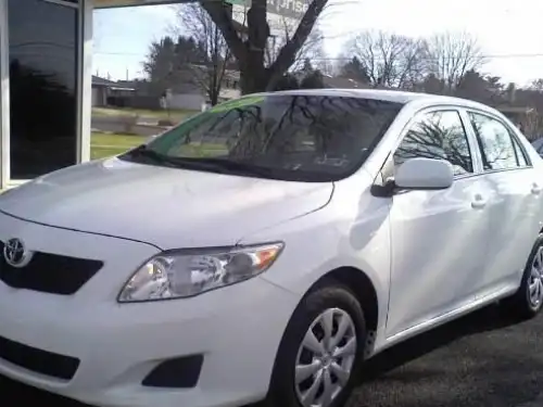 Toyota Corolla LE 2010