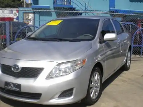 Toyota Corolla LE 2010